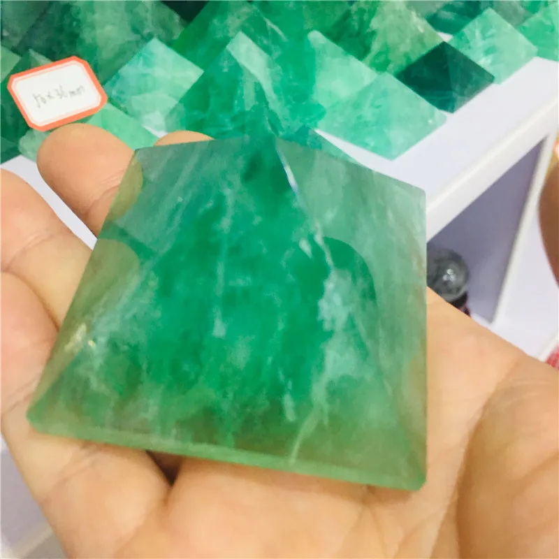 4cm přírodní kámen zelený fluorit, křemen aura pyramida léčba 5