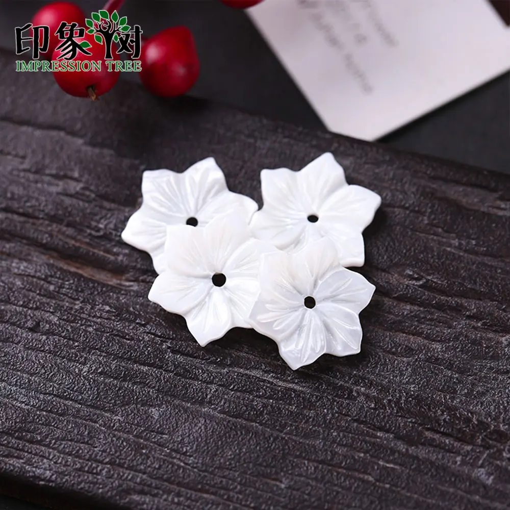 5kusů 17mm Carven Bílá Shell 3D Šesti okvětními Lístky Květ Korálky Čistě Přírodní Perleť Flower Korálky DIY Výrobu Šperků 19053 3