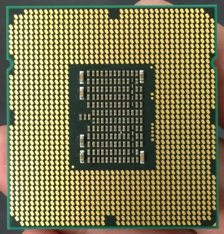 Intel Xeon E5620 12M Cache, 2.40 GHz, 5.86 GT/s Intel QPI LGA1366 89W Desktop 5620 quad core CPU Procesor na normální práci. 0
