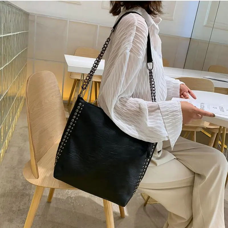Taška přes rameno žena 2019 Messenger bag nový korejský nýt řetězu taška velká kapacita kbelík pytel big bag C43-02 3