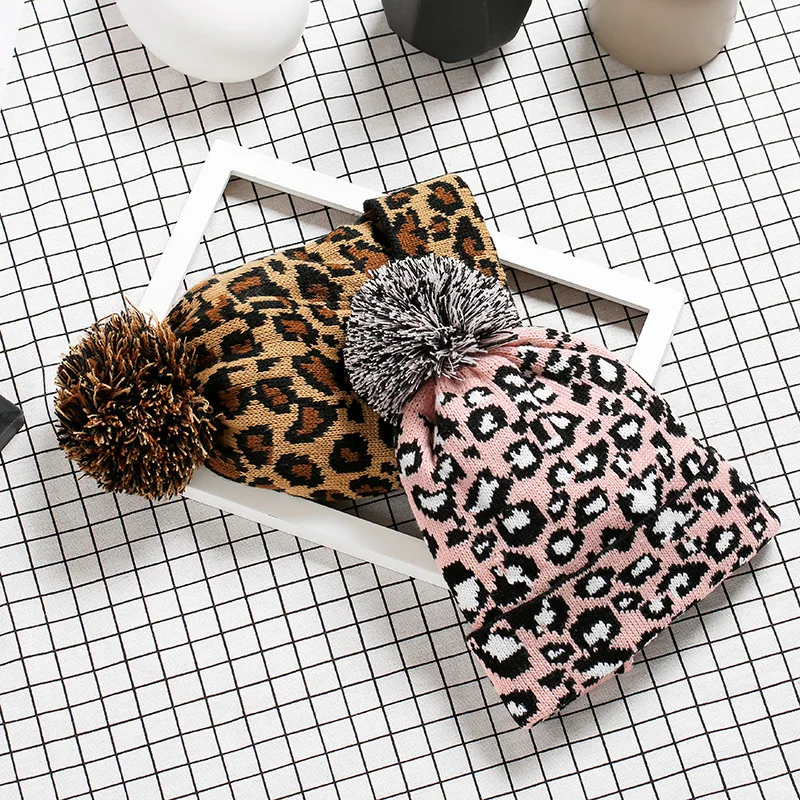 Zimní móda leopard tisk pletené čepice Podzim zimní nové dámské teplé vlněné míč čepice zimní 4